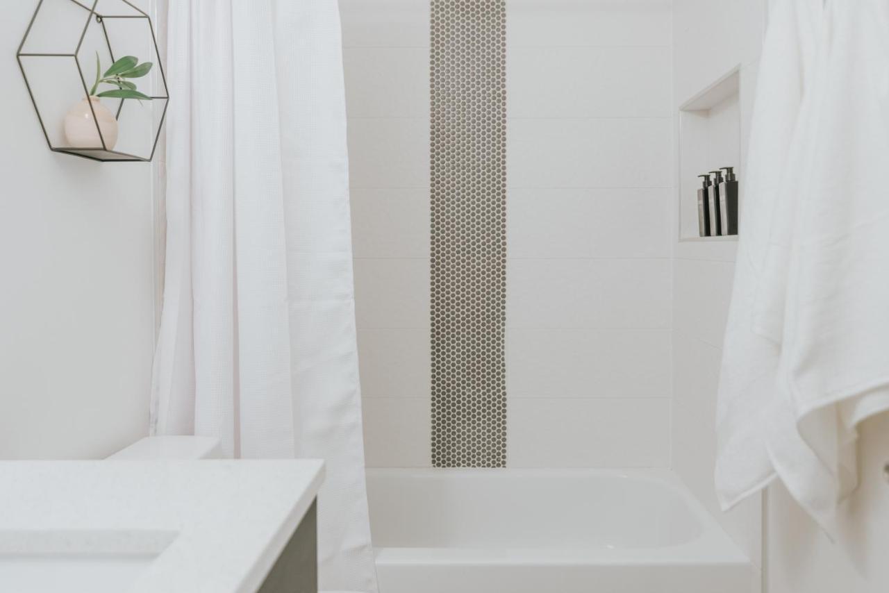 Private Cottage - King Beds, Brand New, Near Beach, Golfing, Shopping & Restaurants レイク・ワース エクステリア 写真